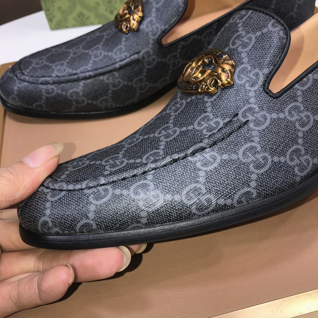 Men's shoes💰500💰Italy's top luxury men's shoe giant (GUCCI) (Gucci) (full cowhide lining) new arrival🍃Original European style🔰 Pleasant to the eye😍In order to make the shoes more durable and non-deformable🌀The production continues to follow traditional methods but there is still no lack of innovation💪Choose original sheepskin for the leather♻️ Smooth and natural And extra bright ⭐Made of imported cowhide, the first choice of rich people 38-45 (45 customized)